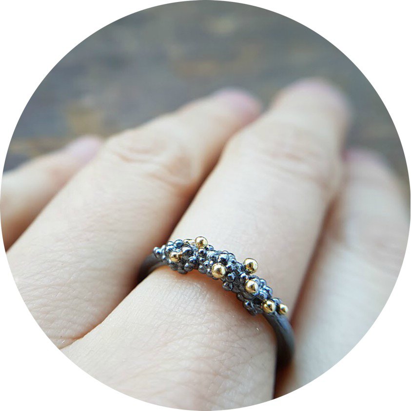 HannahDBedford's tweet photo. Rings on her fingers and bells on her toes... We have been busy photographing our rings naturally in situ. This little one is sitting pretty with oxidised silver and gold granules.

#GranulationJewels
#GranulationRing
#OxidisedSilver https://t.co/is2jUD7D0G