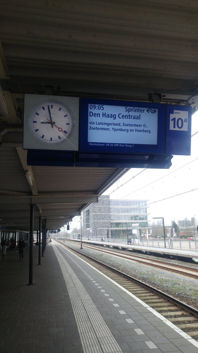 meraem's tweet photo. @NS_online Blij mee...scherm is gerepareerd👍 #gouda #ns https://t.co/Gzqb9BndUX