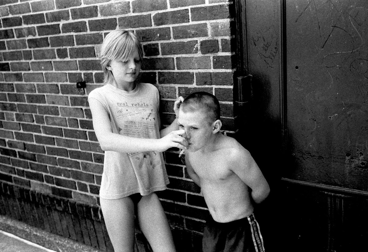 _Henk_Heijmans's tweet photo. Cigarette, Cincinnati, USA, 1985 - by Stephen Shames (1947), USA
#StephenShames
https://t.co/e29831J091 https://t.co/ifeIZJCfTL