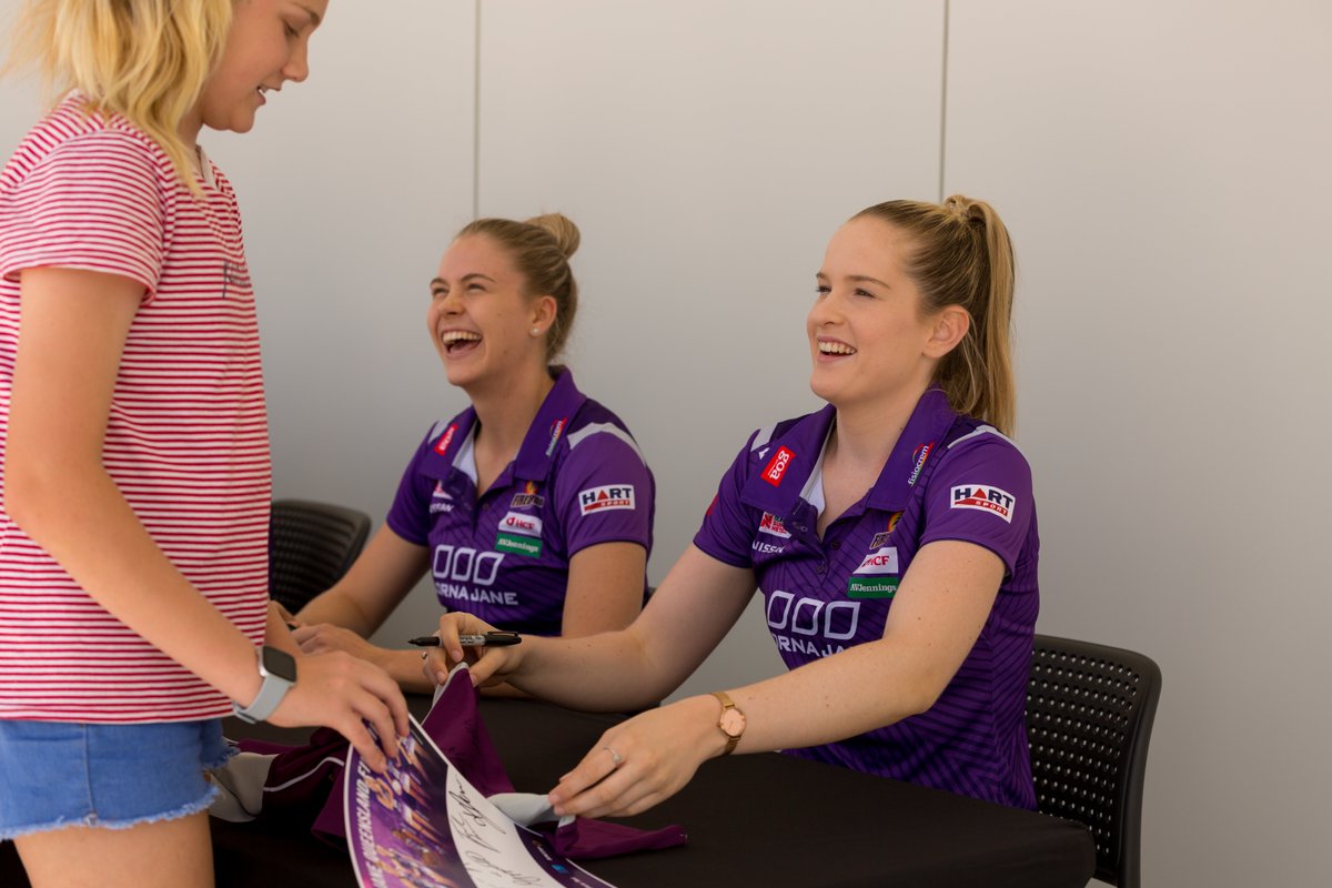 ___amac___'s tweet photo. We are so proud to have not only amazing athletes but driven, dedicated students. @UQ_News have announced their 2019 Sporting Scholarships and four of our players are recipients. 📚

Congrats to Tara Hinchliffe, Kim Jenner, Laura Clemesha &amp; @gabs_simo 🎓🧠💪

#IAMFIREBIRD 🔥 https://t.co/OtipScHNHm