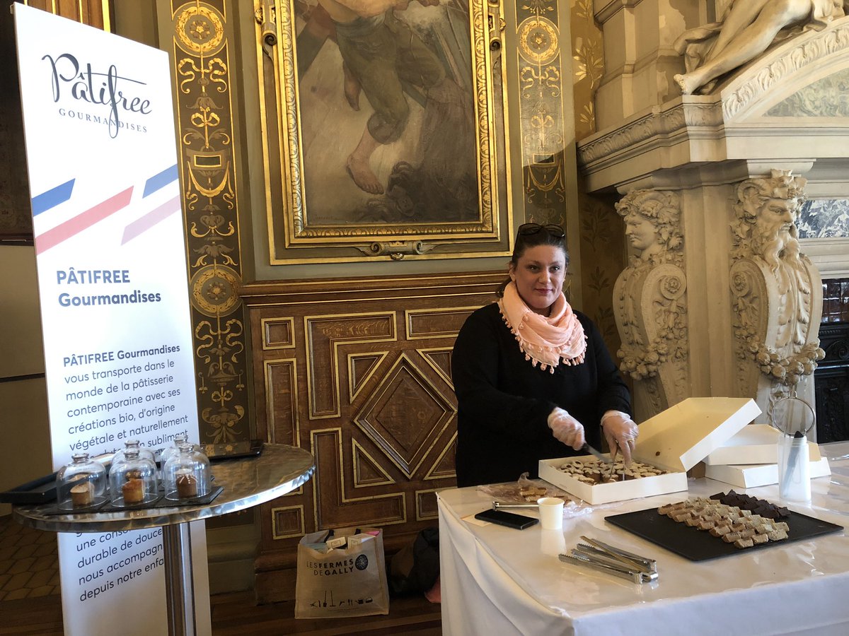 shashanator_'s tweet photo. #HackingParis

Une bonne journée de Live Tweet ne commence pas sans une délicieuse #Patifree ! 🥐🍫
Bio, produits naturels et super bons... ils vous attendent à l’hôtel de ville de Paris @Paris_and_Co 🙏🏻 https://t.co/z63Xmtm13M