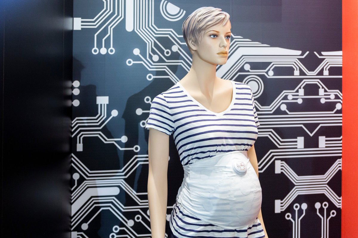 LOPECMunich's tweet photo. Thermocouples, sensors, light - #printedelectronics are now so robust and flexible that they turn clothes into innovative e-textiles. #LOPEC2019 shows that printed electronics are increasingly becoming the innovation engine of the textile and #fashionindustry. https://t.co/zNy6pXA4qa