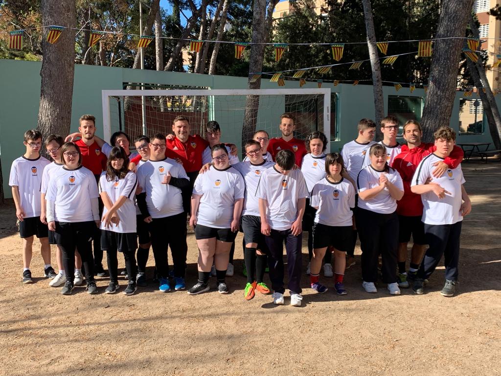 FVCF_Events's tweet photo. 📆 #21demarzo 
#DíaMundialDelSíndromeDeDown 

😁 Poco que decir. Mucho que sentir. Sonrisas Contagiosas 😁

🦇 #VCFdi 🖤 #CorBlanquinegre https://t.co/49VEzMjBIv