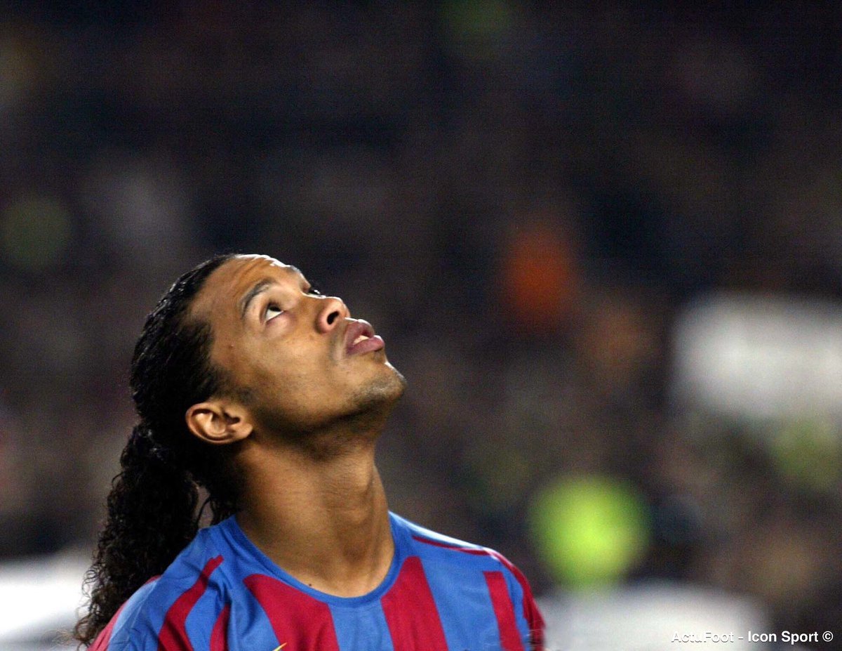 Joyeux anniversaire au magicien Ronaldinho, 39 ans aujourd’hui. 🎂