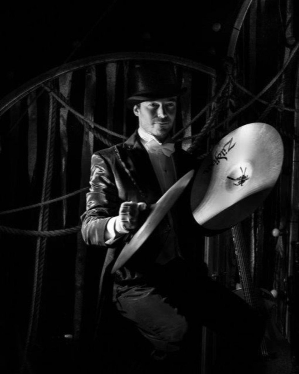 giffordscircus's tweet photo. "If music be the food of love, play on"
We are delighted that Andrew Meredith will once again be joining the Giffords Circus tour this year. He is an amazing musician and can be found on drums and percussion. #circusband #circusmusic #giffordscircus https://t.co/0tab67VBpf