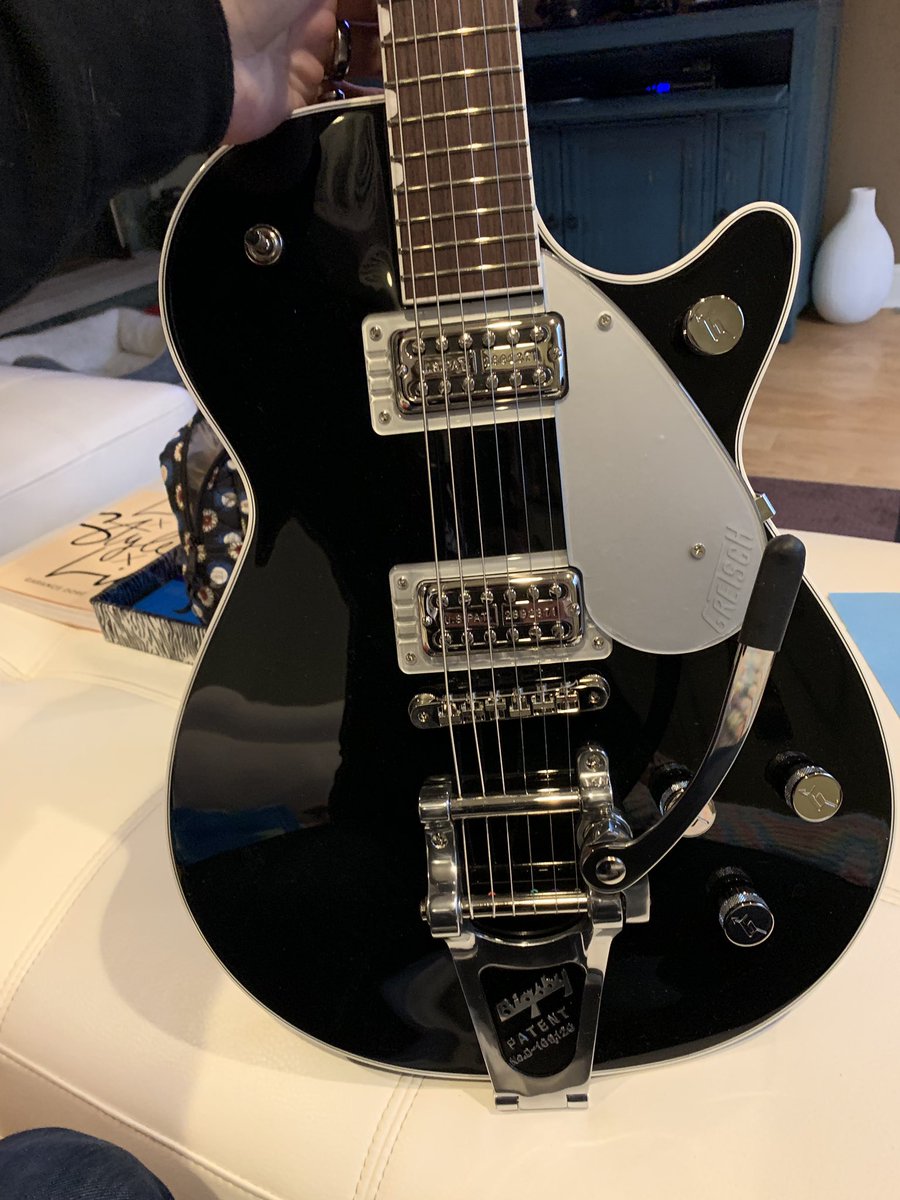 RockinHex's tweet photo. #NewGuitarThursday @gretsch @GretschUSA Finally I get to add one of my dream guitars to the collection #GretschDuoJet This lil’ lady is a rocker! #WhiskeyDaredevils #ClevelandRocker https://t.co/gOzAggQAY0