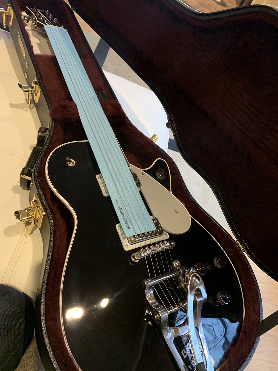 RockinHex's tweet photo. #NewGuitarThursday @gretsch @GretschUSA Finally I get to add one of my dream guitars to the collection #GretschDuoJet This lil’ lady is a rocker! #WhiskeyDaredevils #ClevelandRocker https://t.co/gOzAggQAY0