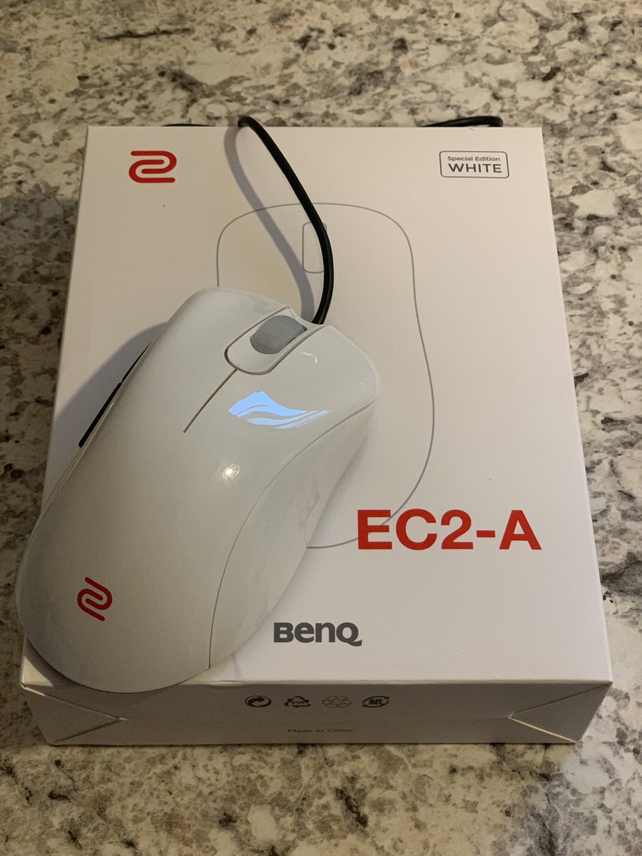 GGPResports's tweet photo. GIVEAWAY TIME! 

Here's how to win this BenQ EC2-A Special Edition White:

1. Follow us
2. RT this

A winner will be selected at random on 3/25

#giveaway #benq #esports https://t.co/iaT0GuN6Eb