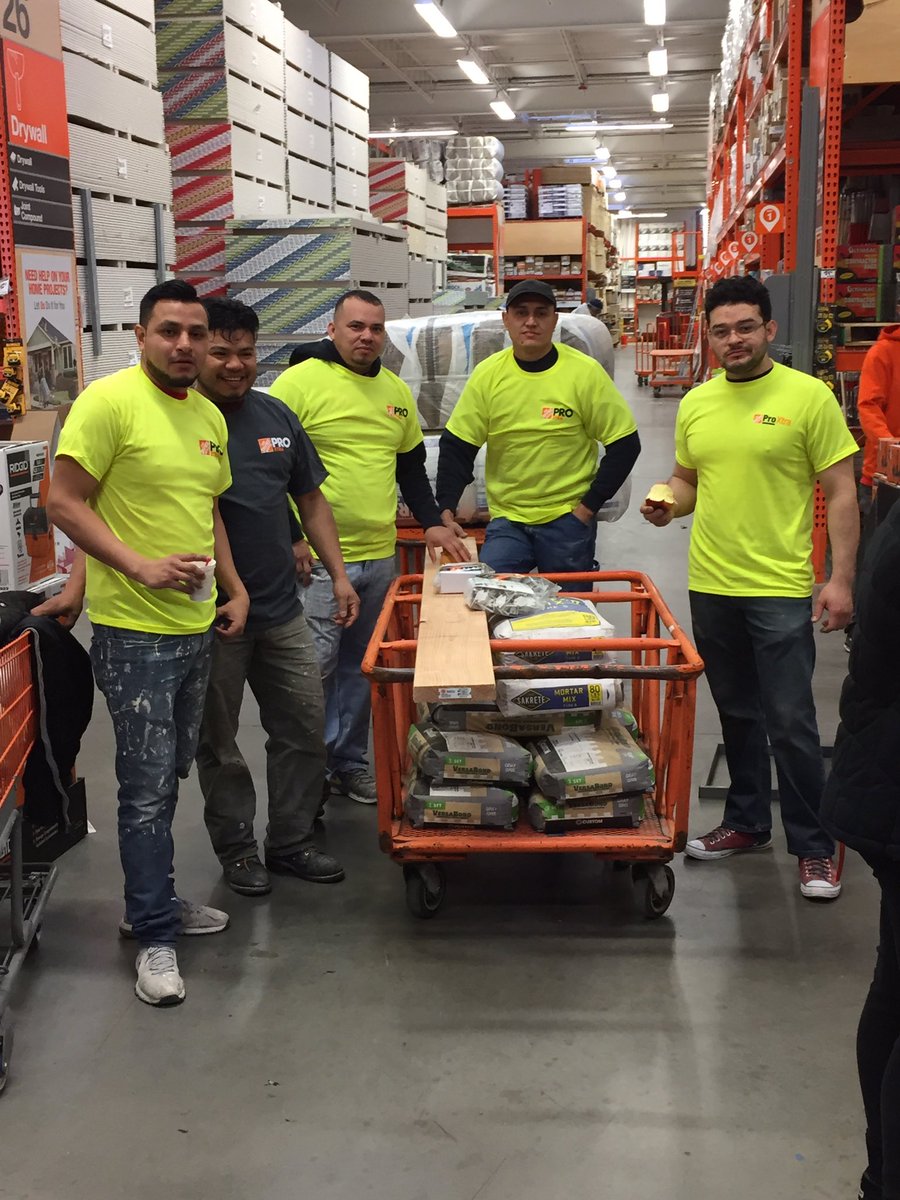 1206Pro's tweet photo. Pro Appreciation at Freeport 1206! We have the BEST CUSTOMERS! Thank you for shopping with us! @UnetteT @Jvp436 @Miss_T_Holland @FelixRamirezD82 @NalineeHobert https://t.co/nnsVulaVKc