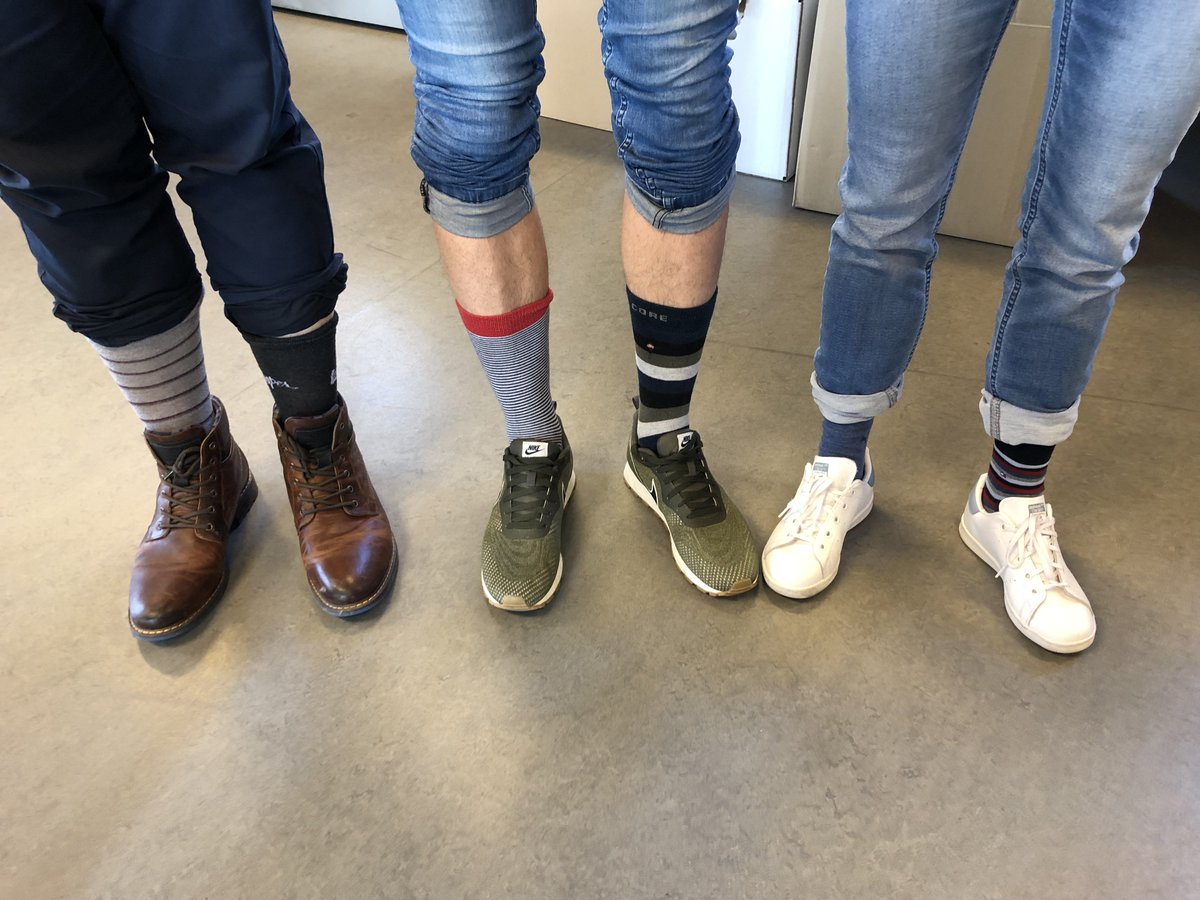PZ_MINOS's tweet photo. Ook politiezone MINOS werkt mee aan een wereld waarin iedereen er mag zijn!   Om de Wereld Downsyndroomdag onder de aandacht te brengen, rollen wij onze broekspijpen op en dragen wij twee verschillende sokken. #steunkousen https://t.co/4Eg4ov7cl6