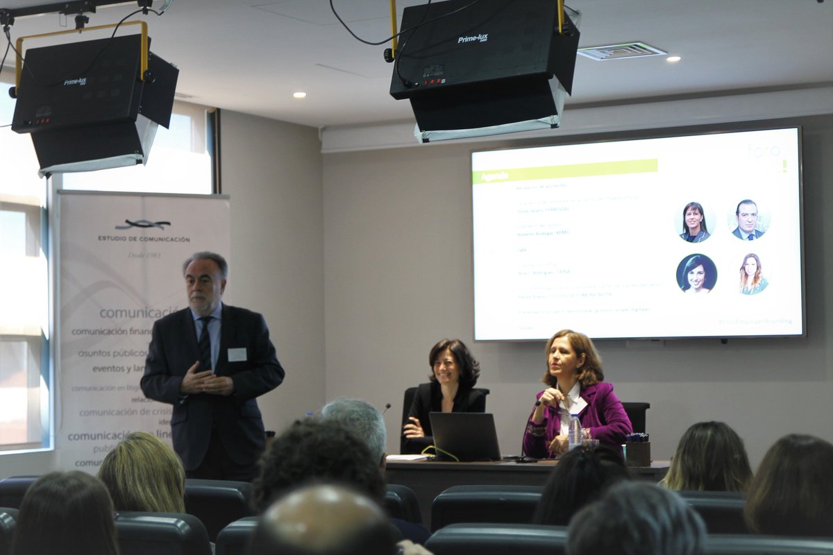 Hoy <a href="/EstComunicacion/">Estudio de Comunicación</a> ha acogido una nueva edición del Foro de Comunicación Interna centrado en el #EmployerBranding, buscando soluciones para retener el talento y atraer a potenciales empleados. Gracias a los ponentes por su participación.