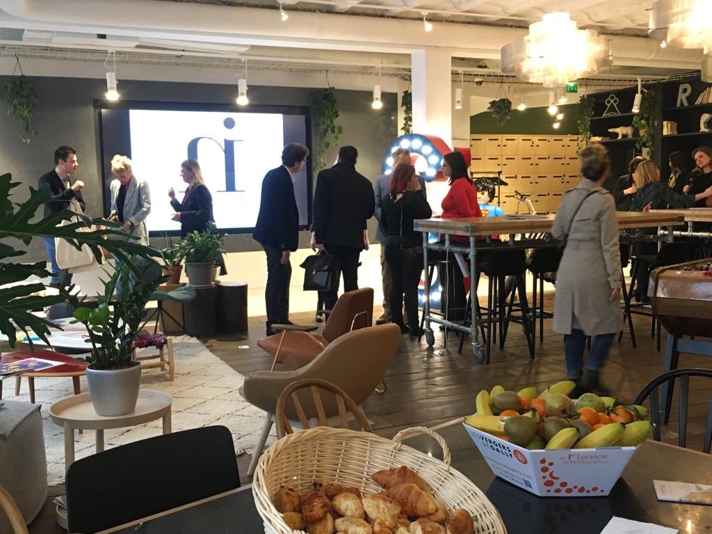 Plantes + Fleurs + Fruits = #MonEntrepriseFertile !   Chez <a href="/ArtdeskGroup/">Artdesk</a> #nature #workspace #workplace #greenoffice <a href="/JardinsdeGally/">Les Jardins de Gally</a> <a href="/Pierredarmet/">Pierre Darmet</a>