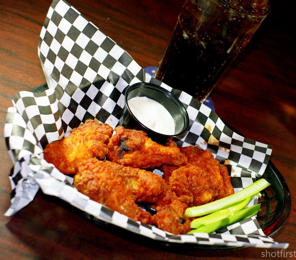 NewEnglandInfo's tweet photo. Buffalo wings from the Simple Man Saloon in Clinton, Mass. https://t.co/8bRihdfW6W ##SimpleManSaloon #VisitingNewEngland https://t.co/Rfwmqj6NUj