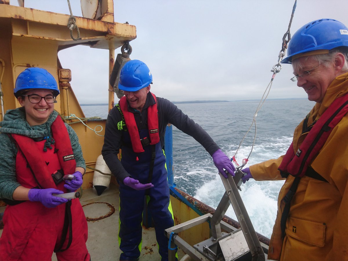 _jojonunes's tweet image. Such flat seas today! 😍 @AMichaeloudis and I are continuing to sample for @PlymouthMarine extended benthic survey! Nearly 100 sites done! Only 54 left after that!! #nearlythere