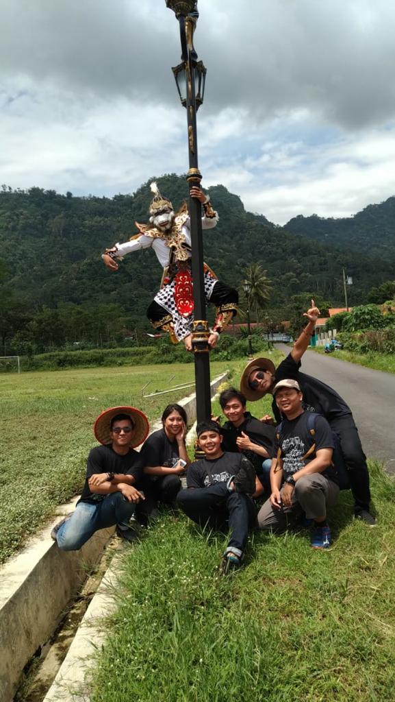 indonesia_itx's tweet photo. Day 2, @ Balkondes Gede Village. First games finding Hanoman. Yogyakarta 19 - 22 Maret 2019 #THS #DCOOuting2019 #SynergyWayofDisruption #alwaysthebest #alwaysthestar #alwaysthewinner #jacksparrow @A_Sugiarto2015 https://t.co/Cf8jHQfw1K