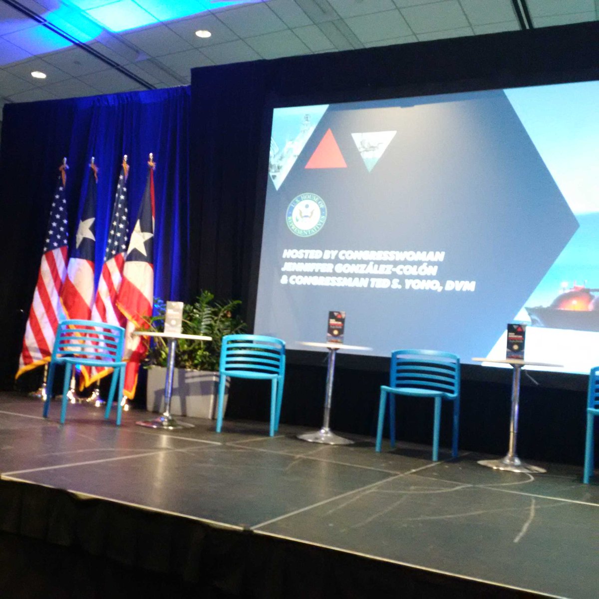 PJConnors's tweet photo. Talking LNG and Canada at 2019 American LNG Summit @CanCGMiami https://t.co/NyTFgJMp24