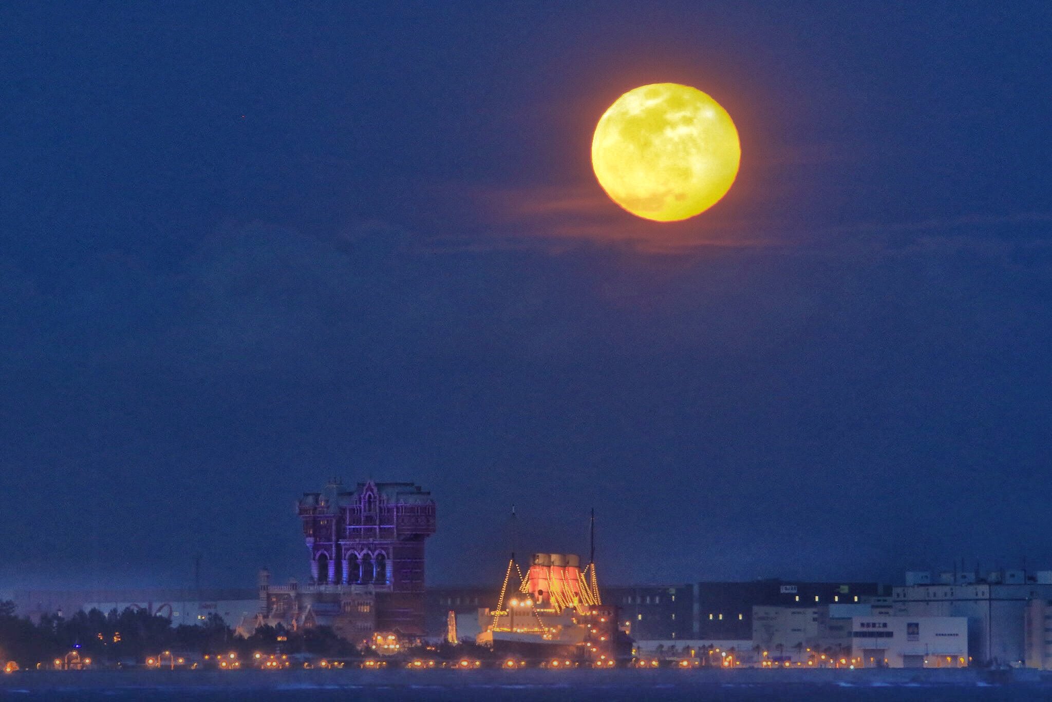 雅 若洲海浜公園から見た ディズニーシーの上空に登る今夜の満月 予報よりも天気が回復してくれたおかげで 明かりの灯ったコロンビア号やタワーオブテラーと月の風景を見ることができた 明日もいい一日になりますように T Co 6k4qjxjzev Twitter 雅 若洲海浜公園から見た ディズニーシーの上空に登る今夜の満月 予報よりも天気が回復してくれたおかげで 明かりの灯ったコロンビア号やタワーオブテラーと月の風景を見ることができた 明日もいい一日になりますように T Co 6k4qjxjzev Twitter