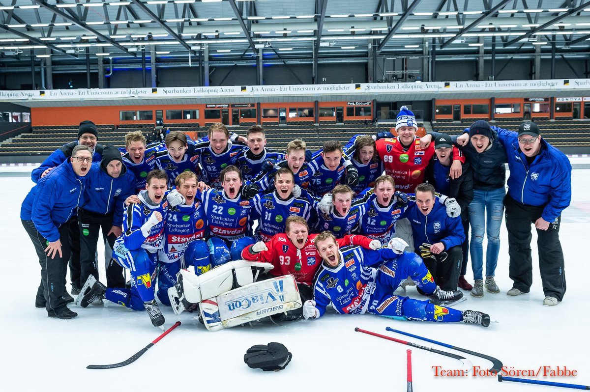 1 dag kvar!! Imorgon är det äntligen dax för det vi har tränat för hela säsongen, SM FINALEN! Vi i laget hoppas att så många av er kommer och stöttar oss i finalen det hade varit otroligt roligt! Detta gör vi TILLSAMMANS💙💙 #vlbk #smfinal #tillsammans