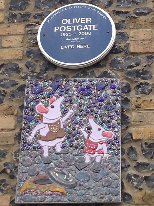 helloclangers's tweet photo. This mosaic hangs on the front wall of Oliver Postgate's Broadstairs home. Commissioned by Oliver's partner Naomi Linnell, it features Tiny Clanger and Major Clanger looking up towards the blue plaque that was fixed to the house after he passed away in 2008 💖

#throwbackThursday https://t.co/02VDRZ4Ky5