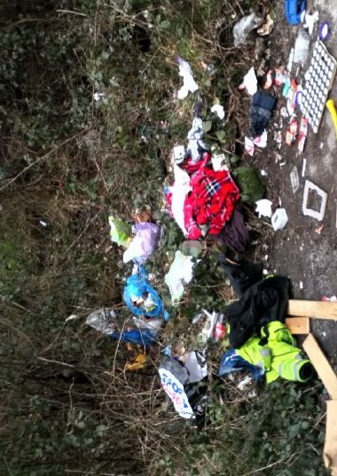 NPTWasteCrime's tweet photo. A #Pyle male, who deposited this waste on #CrownRoad, Pyle, has been issued £400 fixed penalty notice.

The fixed penalty notice has now been paid.

#FlyTipping #WasteCrime #CrimeNotToCare #NoMoreRubbishExcuses https://t.co/nYnLAu4OAP