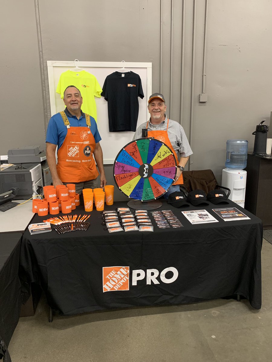 kopp_pete's tweet photo. The Team is ready for the Pro Appreciation Event at 453. #D287Biggerfasterstronger #the453 @cllewallen @rebekahbunn5 @DHRM_mjackson https://t.co/Hv5GBqmfjl