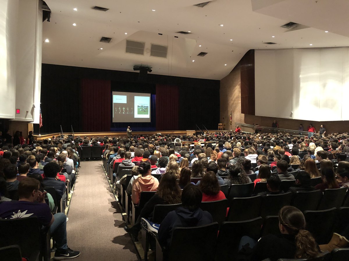 stike_robert's tweet image. Honored to listen to @mckoy_brett speak and inspire the Hub Community in correlation with SGAs #besmartdontstart and #washingtongoespurple.    @HubsNHHS @wcpsmd