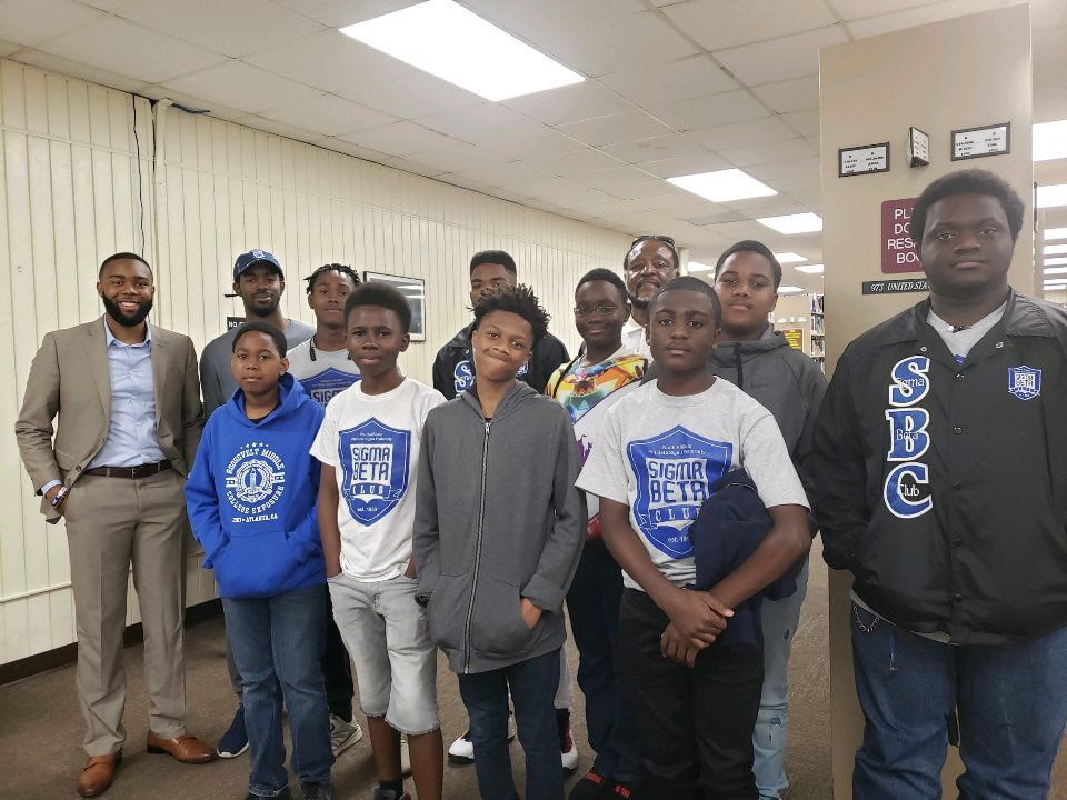 BetaUpSigmas's tweet photo. Yesterday, our current Chapter President Bro. Malcolm Daniels @x_jr__ , and Mr. BCU and Bro. Tommy Thompson had the pleasure of meeting with our fraternity’s National Sigma Beta Club Foundation youth mentoring program 🔵. GOMAB! 🤘🏽#PBS1914 #PhiBetaSigma #SigmaBetaClub https://t.co/6HDLnYo8eu