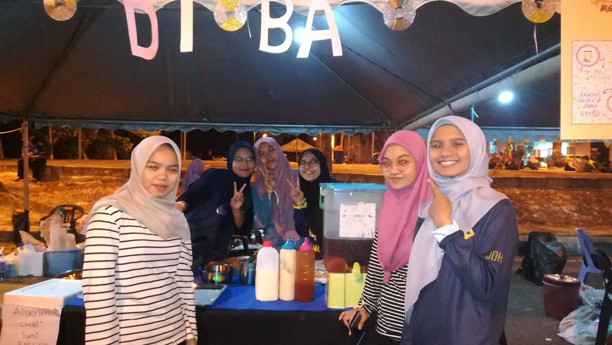 DIBAJohor's tweet photo. ✨Live Update Unifest 2019 ✨

🌯POPIA CARBONARA RM1 (1PCS) 
🌭CORNDOG RM 3 (1PCS) 
🥙KEBAB RM 3
🍦ICE CREAM CHOKI-CHOKI/CUMI RM 1
🥤LYCHEE ICED TEA RM 2 

📌VENUE : DATARAN PTDI 1
📌DATE: 21/22 MARCH
📌(THURSDAY/FRIDAY)
📌TIME: 10 AM - 10 PM

#unifest #uitmjohor https://t.co/hxRhsqywMK