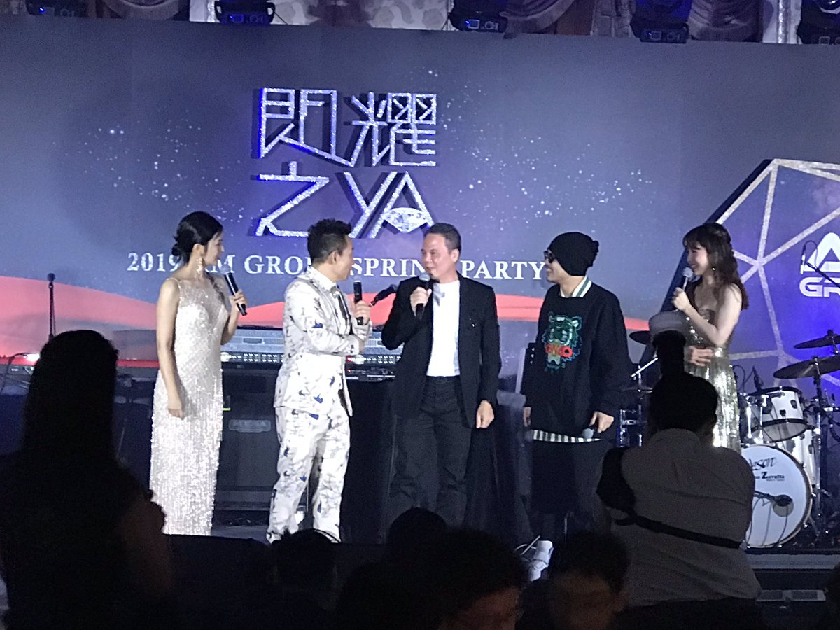 PNSun1's tweet photo. 真的是蠻特別的經驗！😇
同場晚宴有黃明志、叮噹、伍佰 &amp; China Blue 表演！🙌🏻
主持人有郭子亁、謝妡、吳怡霈超強陣容！🤩

-
#孫培恩 
#pnsun 
#浪LiveID3210945 
#WooHooPartyBand

-

➡️ 2019/3/18 遠見 AM Group(晚) https://t.co/1FeP9bBRZt
