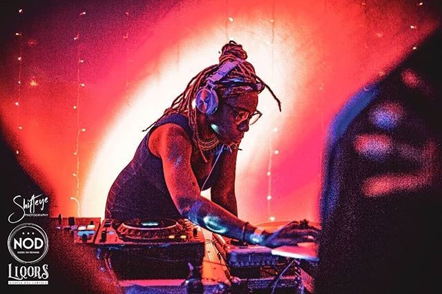 NoiseOnDemand's tweet photo. #TBT big up @djvidza for coming through to jam with us at the last #ShifteyeSocial where we celebrated our 4 Birthday ππ₯ Big shout to #WakasaSambu from the #ShifteyePhotograhy team for this dope shot @shifteyephotography πΈ https://t.co/uGIYPfkVoL https://t.co/o5AMdyZoPB