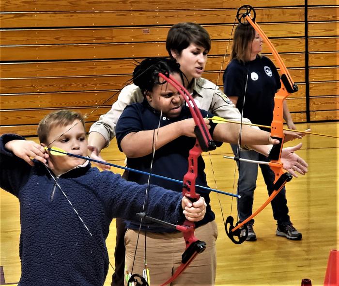 ucgoldentornado's tweet image. UCES PE classes first in area for Archery program - Students get proper training, experience from certified personnel (Mar. 21, 2019) edne.tw/n560554