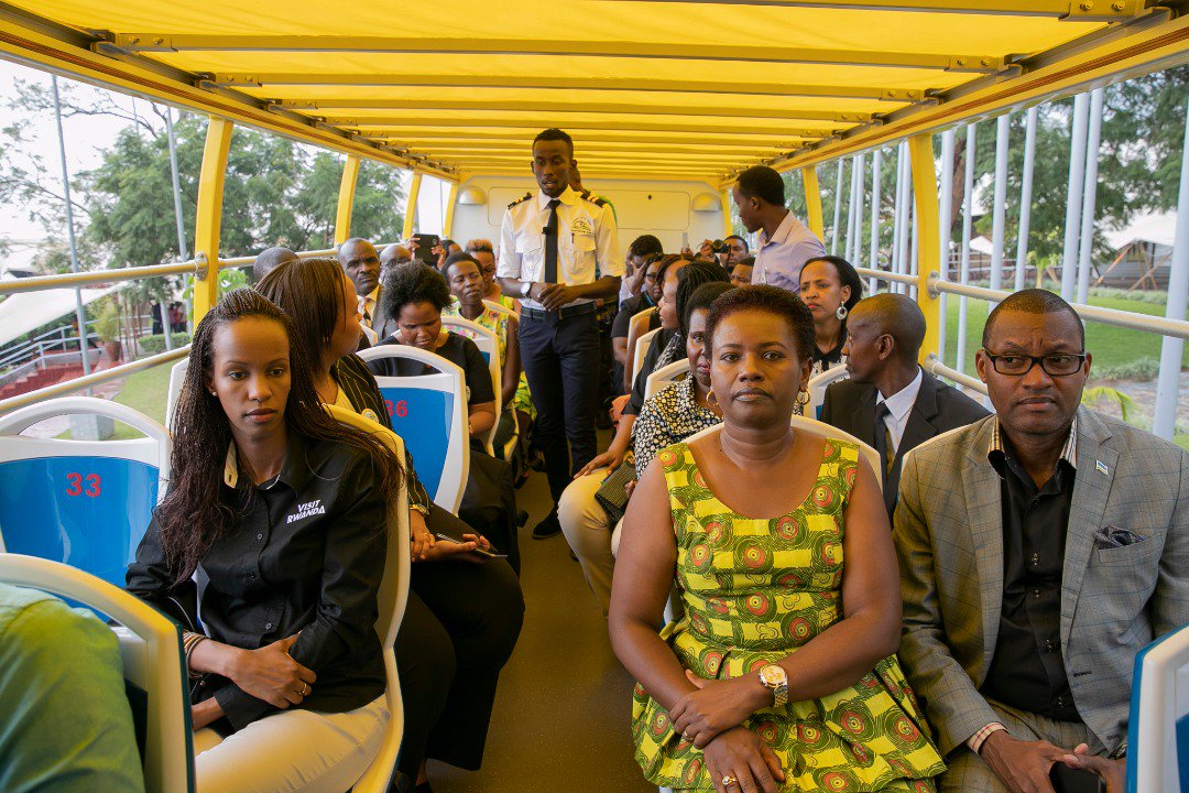 RonnieAlive's tweet photo. Thank you Rwanda for always putting the citizens fast.The ruling party during the Kyankwanzi retreat is proposing to increase to increase the years of any presidential candidate to 45 in fear of @HEBobiwine candidature.
#StopSelfishness
@CanaryMugume @nbstv @AthanTashobya https://t.co/6HMFsbA0n7
