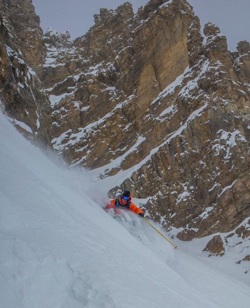 SwanyGloves's tweet image. #Repost @sashamotivala
When you go first and have to be tucked under a rock for safety, sometimes all you get for a shot is a turn 
#alwaysgo
-
-
 #SwanyGloves #SkiLife #SkiBumweoutthere #optoutside
