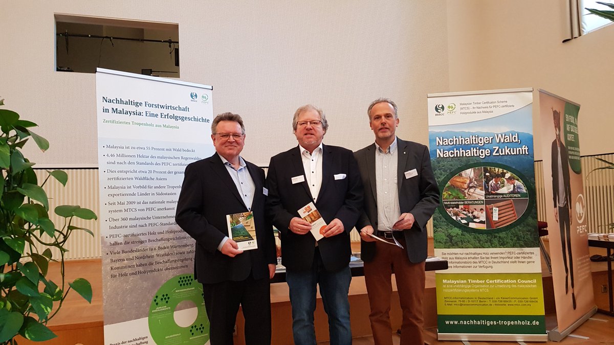 MTCC_De's tweet photo. @mtcc_de ist heute und morgen in @BadMergentheim_ beim 12. #Holz-/#HolzAlufensterkongress des Bundesverbandes #ProHolzfenster, @Fensterverband und #iftRosenheim & informiert über nachhaltige #Forstwirtschaft in #Malaysia. Kommen Sie vorbei! #BPH #MTCC #Nachhaltigkeit. https://t.co/SJglFFXoXa