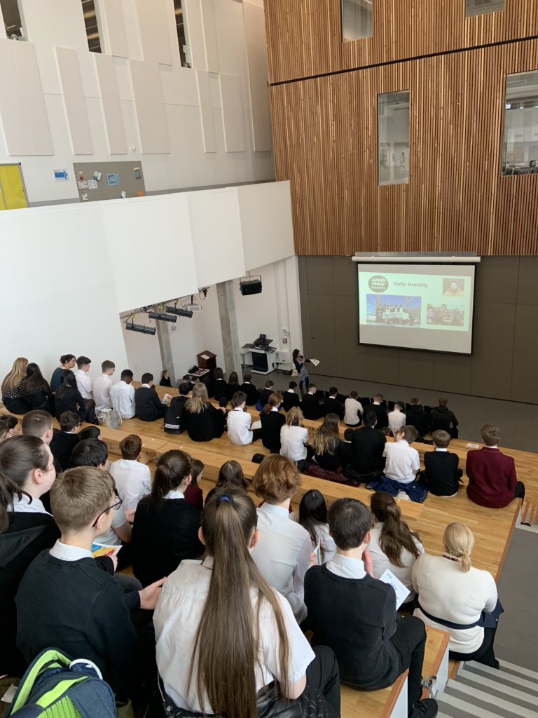 HarrisAcDYW's tweet photo. #HarrisMyWoWWeek

Thanks to Sally from One World Centre for presenting to our @harrisacdundee S2 pupils about @Greenpeace today. Great partner for our @harrisartdept to have. 

@DYW_DA @skillsdevscot #partners #greenpeace https://t.co/KDFitDIZ3P