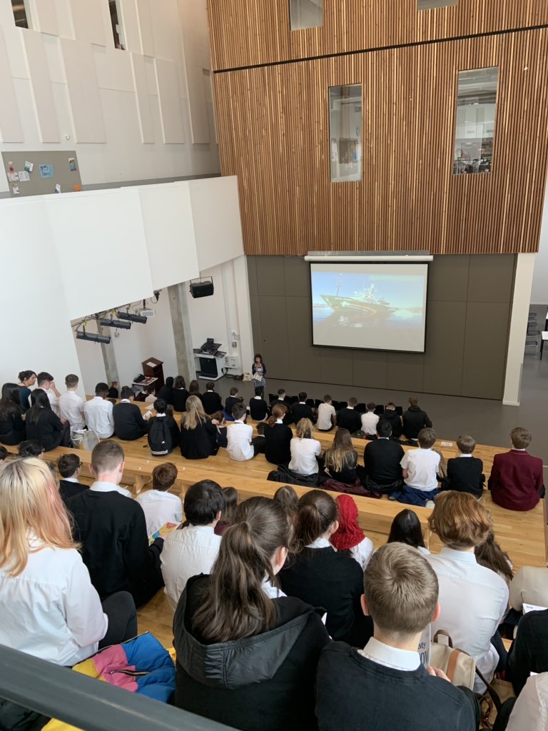 HarrisAcDYW's tweet photo. #HarrisMyWoWWeek

Thanks to Sally from One World Centre for presenting to our @harrisacdundee S2 pupils about @Greenpeace today. Great partner for our @harrisartdept to have. 

@DYW_DA @skillsdevscot #partners #greenpeace https://t.co/KDFitDIZ3P