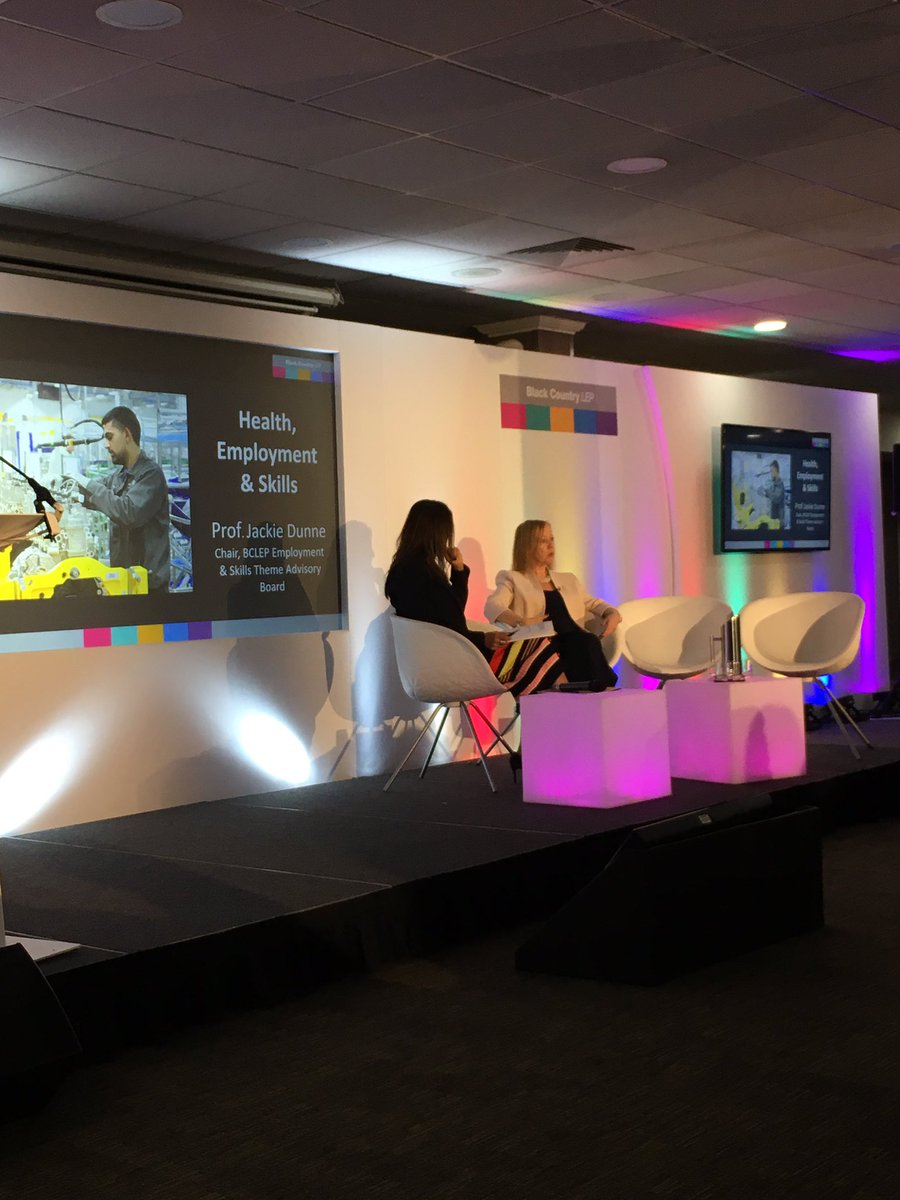WMCombinedUnis's tweet photo. Prof. Jackie Dunne speaking about skills issues in the Black Country #BCLEPConference19 https://t.co/SE2pGokNqs