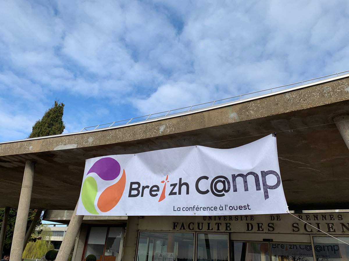 symbol_it's tweet photo. Une nouvelle journée commence au #BreizhCamp pour une partie de nos #symbolcoder ! #codebusters #JeudiPhoto https://t.co/I523OTHKAe