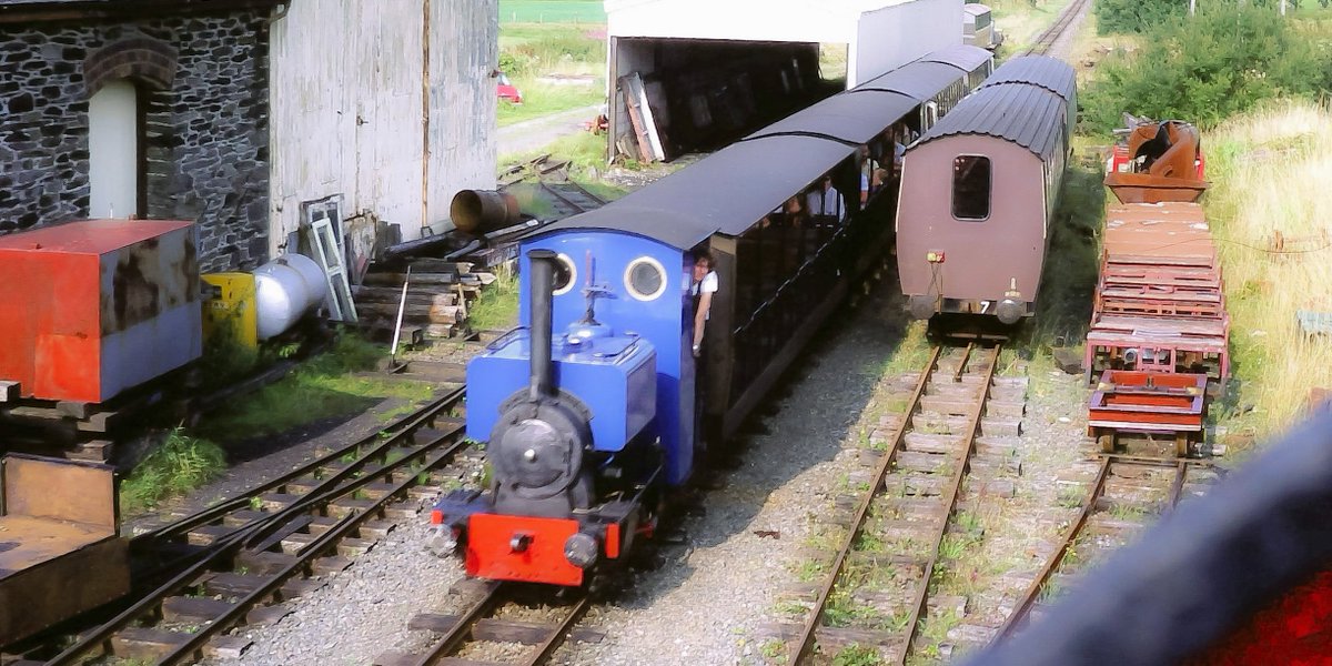 BalaLakeRailway's tweet photo. It's #ThrowbackThursday again and here is a photo by @cmajrail from 1983 showing #KerrStuart #Wren "Dryw Bach" arriving at #Llanuwchllyn
https://t.co/x60Lod6ols
Our next #trains run in April
#DaysOut #Heritage #steam #tourist #railway #snowdonia #NorthWales #TBT #TBThursday https://t.co/vO2eS2PBR8