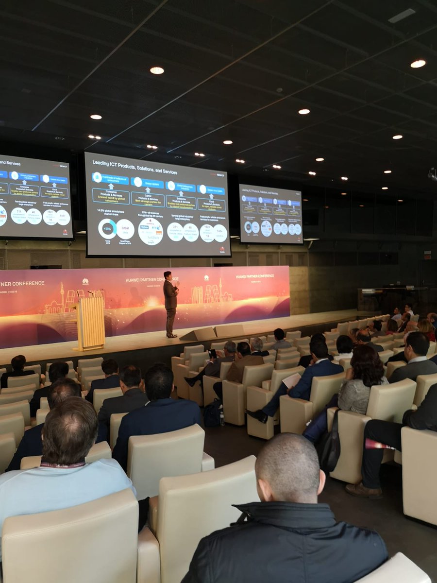HuaweiEmpresas's tweet photo. Kai Zhang, Director de Marketing de #HuaweiEmpresas, da la bienvenida a los asistentes al #HuaweiPartnerConference y presenta las cifras globales de #Huawei https://t.co/MMgUwR8Mzc