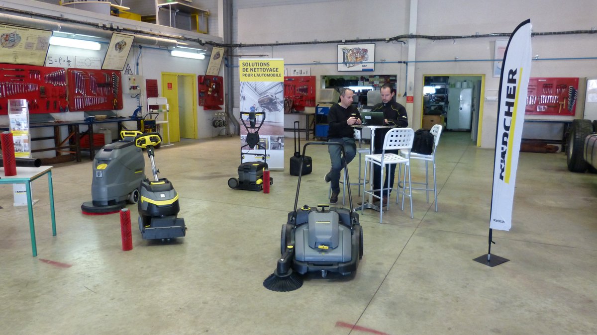 CCIHerault's tweet photo. Les professionnels équipementiers présents à la Journée des Métiers de l’Automobile à #Béziers : #Karcher @Ravaglioli #HellaGuttman #Gys @KRAFTWERKtools #ClasÉquipements #COMPRESSORNuAir #PiécesAutomobilesOccitane #IRPauto #ANFA #SSAM #SudFormation #JMA https://t.co/Nv1x3ne8My