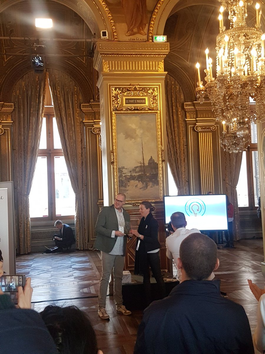 <a href="/MySlimbox/">Slimbox</a> , gagnant des prix Circular Challenge International du #HackingParis Bravo 🍾