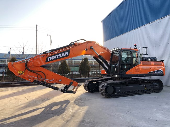 global_highways's tweet photo. @DoosanEquipment medium-size crawler excavator, the DX300LC-7 https://t.co/ilfvgtWzPo #doosan #crawler #excavator @baumaOfficial #bauma2019 #Munich #worldhighway #baumapreview #news https://t.co/iKGn99nHZI