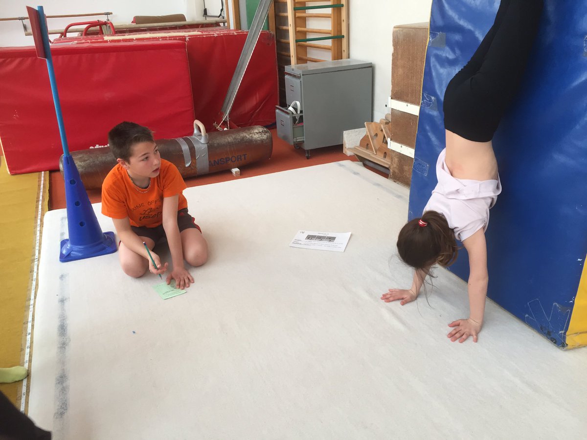 115 CE1 encadrés par 32 CM2 de l’école du Mail de Beaugency en défi Gym USEP <a href="/ffgymnastique/">Fédération Française de Gymnastique</a> <a href="/ac_orleanstours/">Académie d'Orléans-Tours</a> <a href="/useploiret/">usep loiret</a>