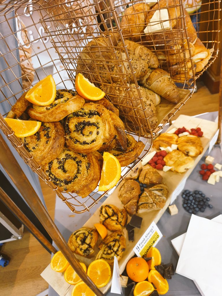 ManBunBaker's tweet photo. @DelifranceUK &amp; @DelifranceDan today supporting @BidfoodUK with a Big Food &amp; Drink show covering the Paddock Wood depot today hosted by the @Hopfarm #liveeverydaydelicious #bakery https://t.co/J7joQ1imET