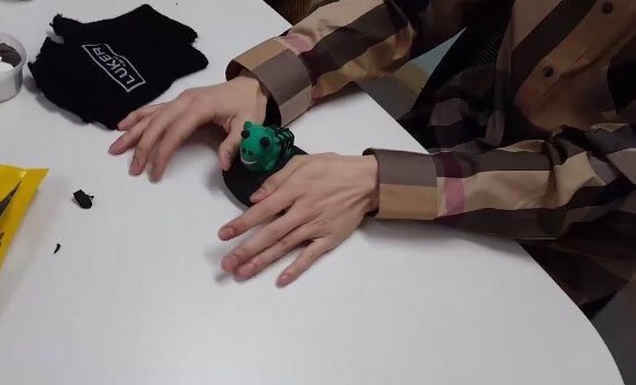 Hyungwon___x's tweet photo. 少し遠くからでも美しさが消せてないヒョンウォン氏の手でｻﾝｱが何度も殺られてる件について． https://t.co/qmgo3CCwEg