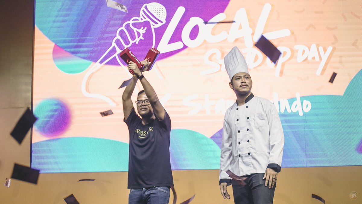TretanMuslim's tweet photo. Moment from Local Stand Up Day X @StandUpIndo ๐ฅ๐ฅ๐ฅ๐ฅ ๐ท @piokharisma @rahadyankukuh #localstandupday2019 #localstandupday #negativecommentwillbeforgiven https://t.co/NDu6KIdCfM