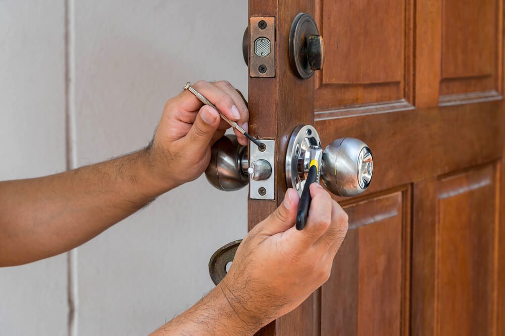 LeedsAutoLock's tweet image. #LeedsAutoLocksmith provides durable #DomesticLocksmith all over in #Huddersfield at a reasonable price. For information call us on at 07966 986 939 or Email us at info@leedsautolocksmith.co.uk
More at leedsautolocksmith.co.uk/domestic/