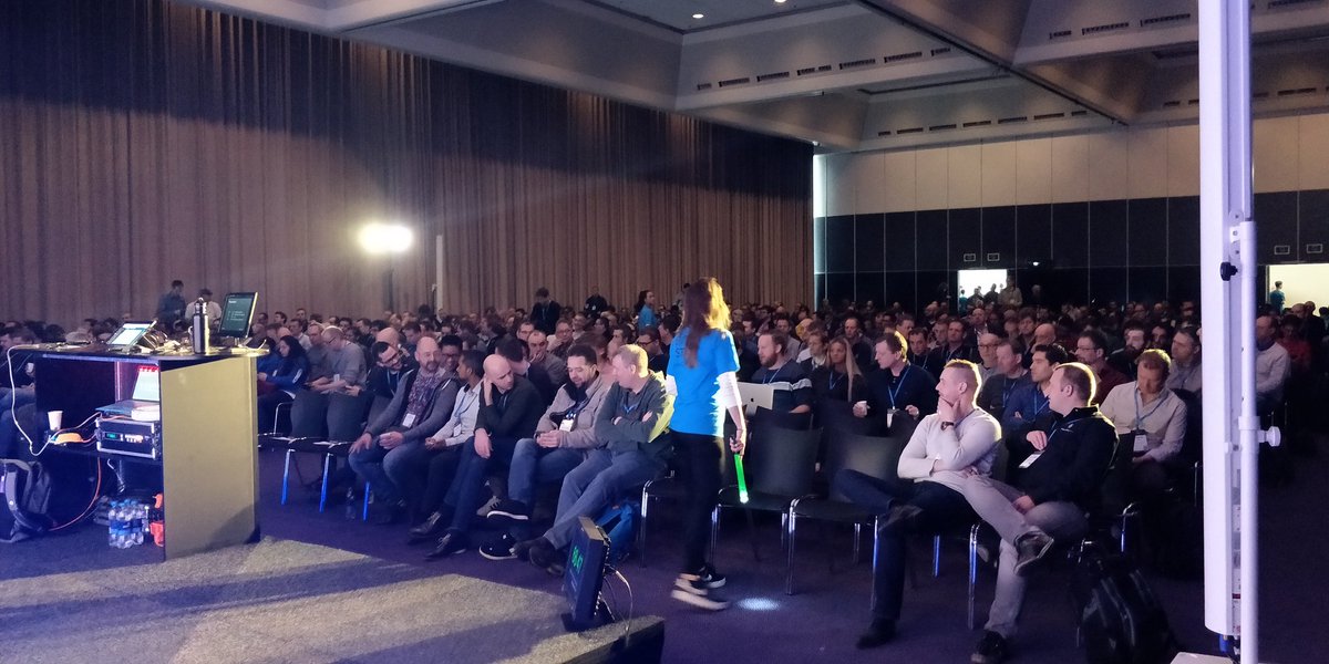 We're about to start MIG20 data migration to Azure in room Elicium 1. The room is filling up fast! Come join us! #MSIgniteTheTour