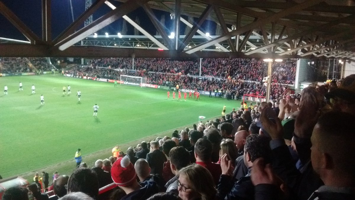 dafyddcarwyn's tweet photo. Great to be back at the Racecourse last night. More #Wales games please. Grêt i weld tîm Cymru'n dychwelyd i'r Cae Râs neithiwr. Mwy o gemau os gwelwch yn dda. @Cymru @My_Racecourse @Wrexham_AFC #WALTTO #TheRedWall #TogetherStronger #Cymru #GogleddCymru #NorthWales https://t.co/E2lrHUwMq8